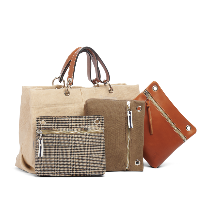 sac de ville modulable en coton grege avec des anses en cuir naturel et sa pochette grege